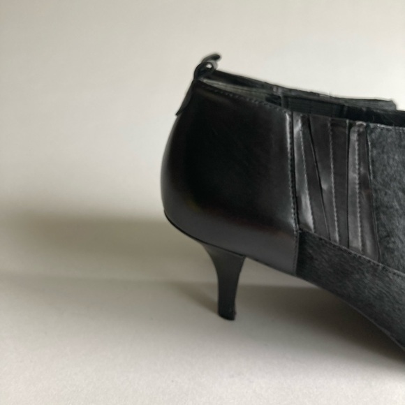 Kenneth Cole Black Genuine Leather Real Fur Point Toe Heeled Ankle Boots size 9 - Picture 3 of 16